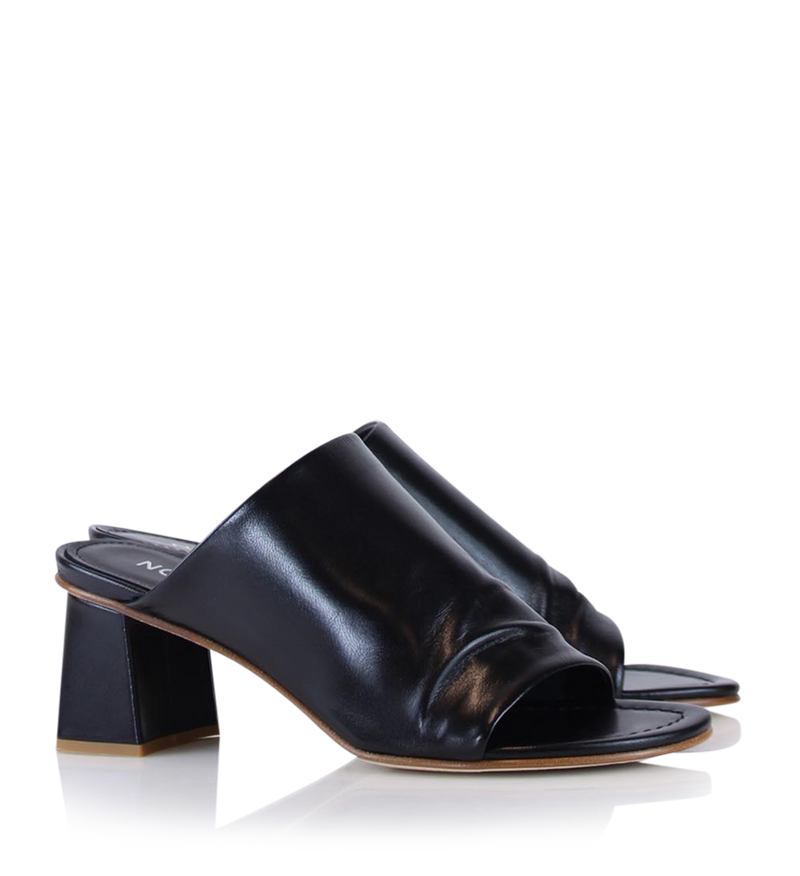 AIDA, Black Leather